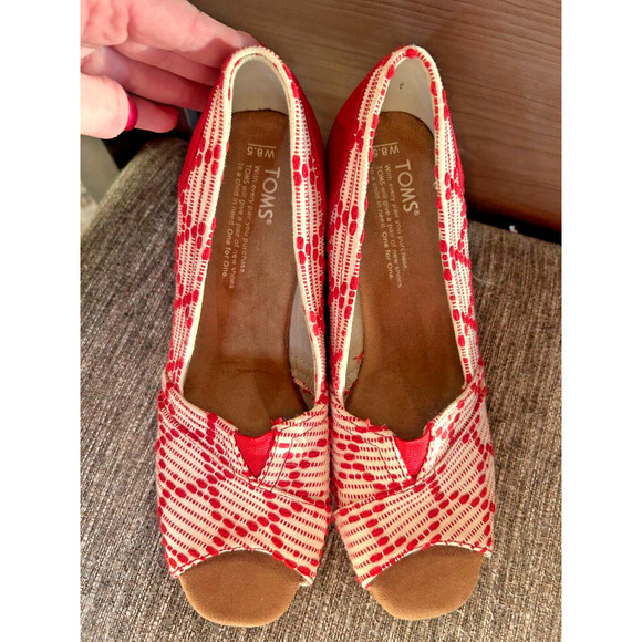 TOMS Multi Cross Stitch Open Toe Wedges Red and White size 8.5 - Picture 3 of 12